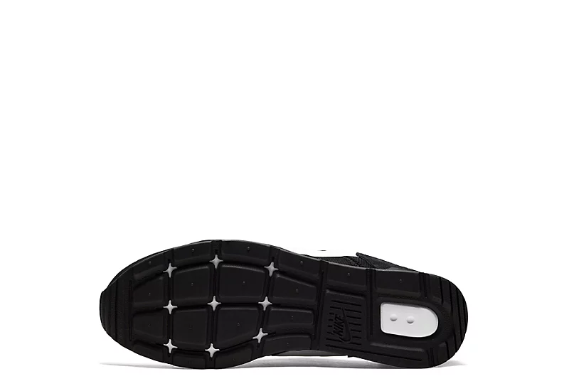 Nike Mens Venture Runner Sneaker - Black 8 Nike Mens Venture Runner Sneaker - Black - Image 6